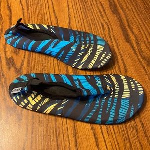 VIFUUR water sports shoes, quick dry, slip on - men or women. Size 40–41 or 7.5.